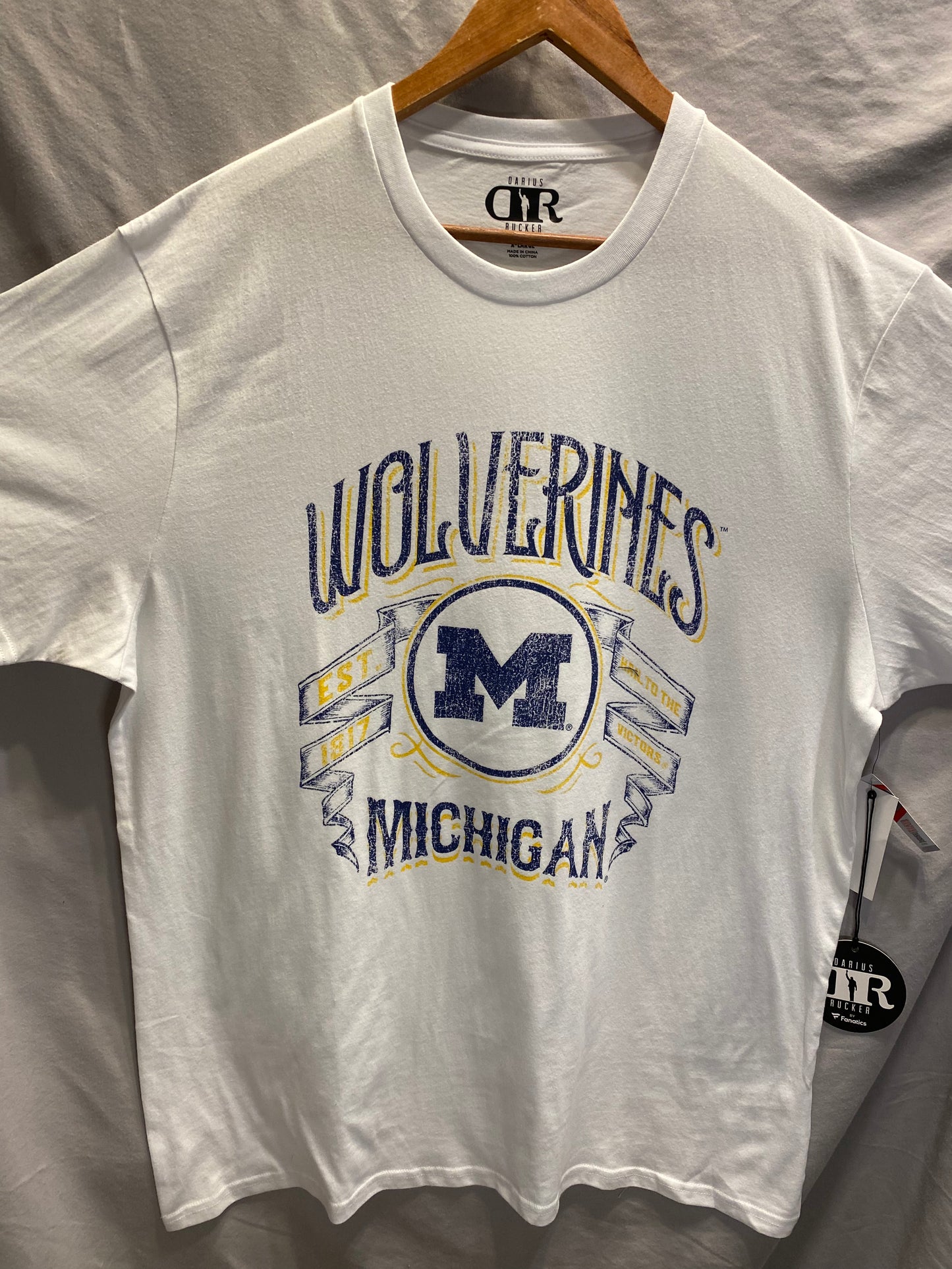 NCAA Michigan Wolverines Men's XL Distressed T-Shirt NWT