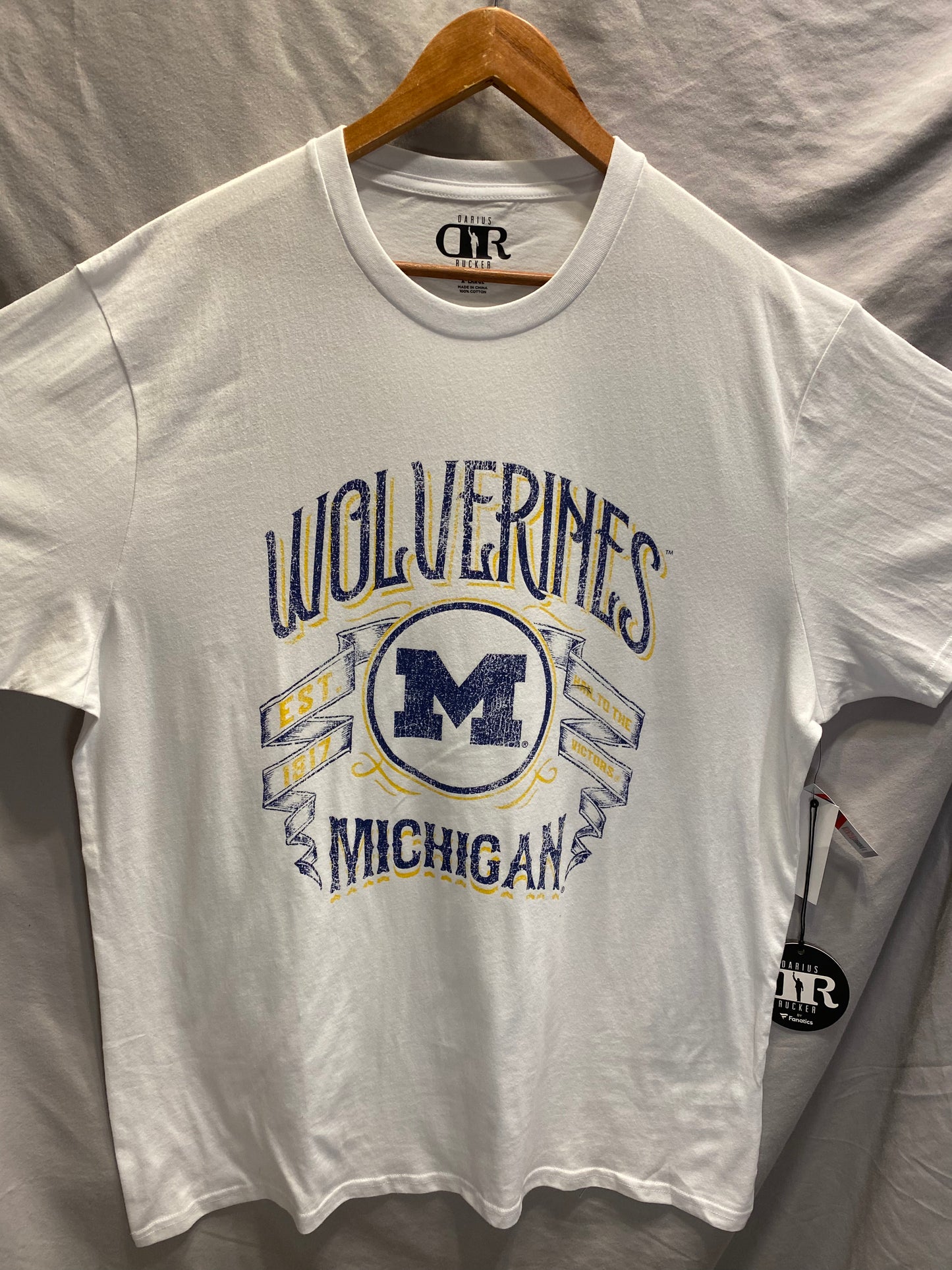 NCAA Michigan Wolverines Men's XL Distressed T-Shirt NWT