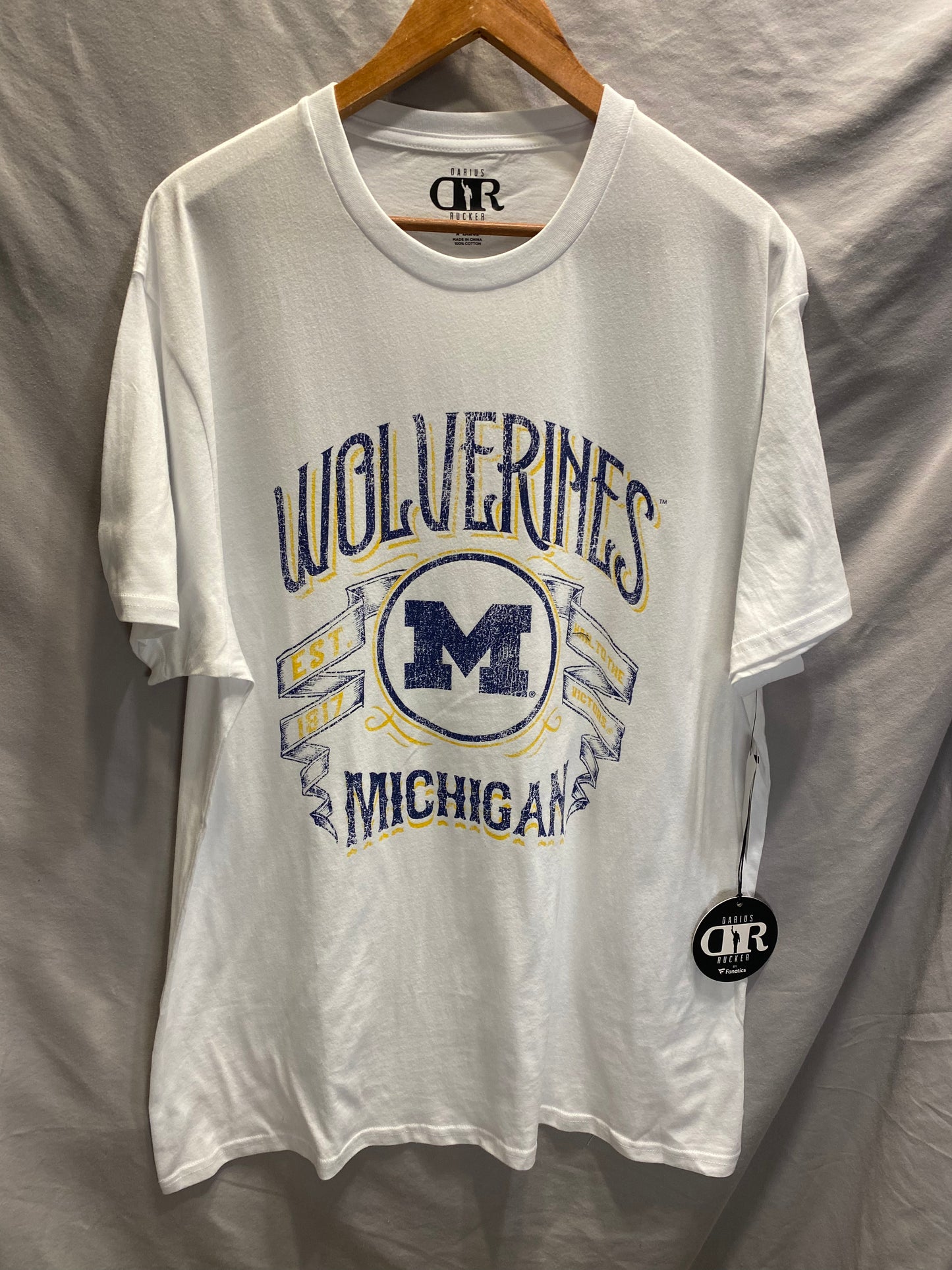 NCAA Michigan Wolverines Men's XL Distressed T-Shirt NWT