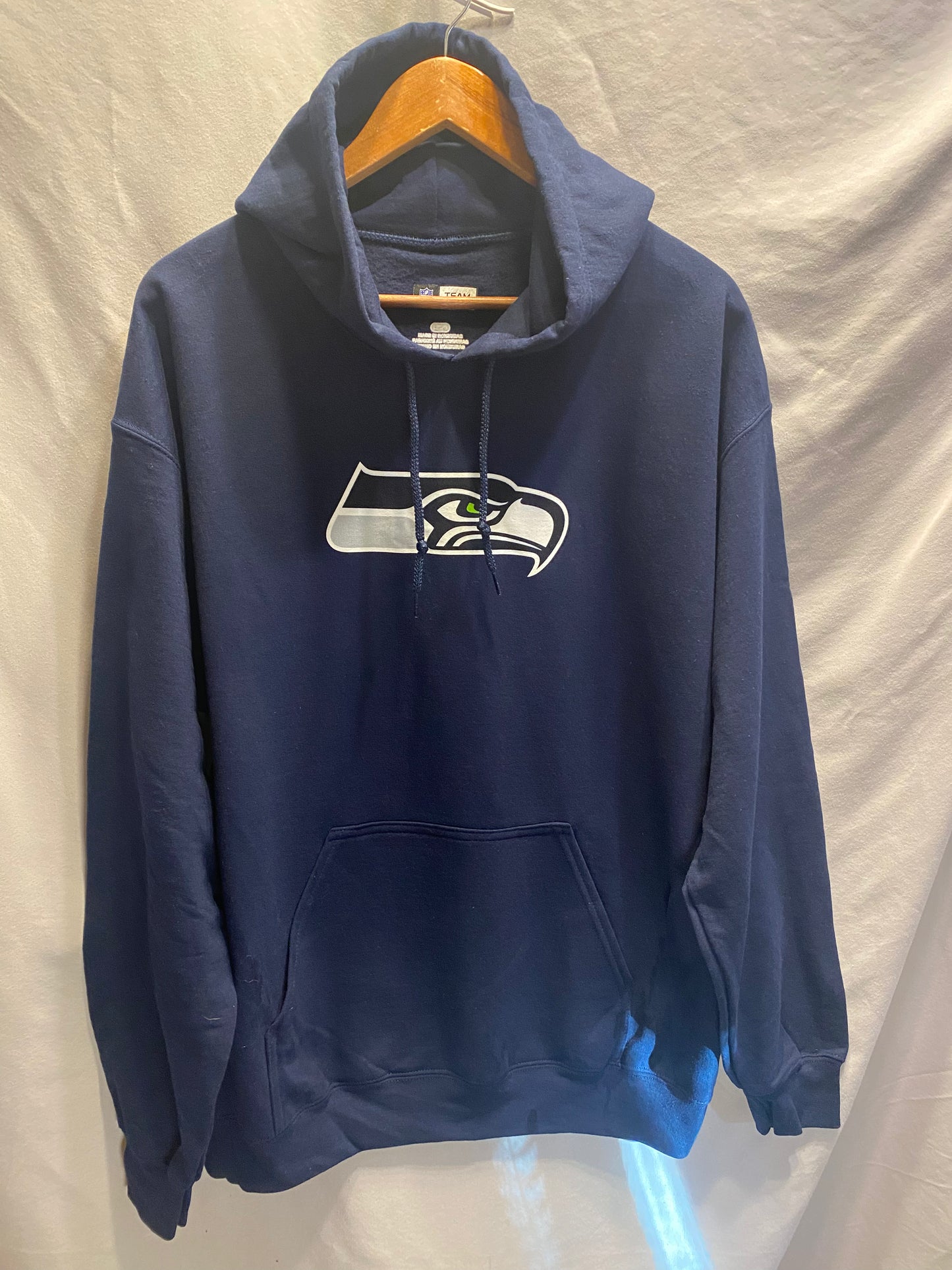 Officially Licensed NFL Team Apparel Seattle Seahawks Men's Large Pullover Hoodie  NWOT