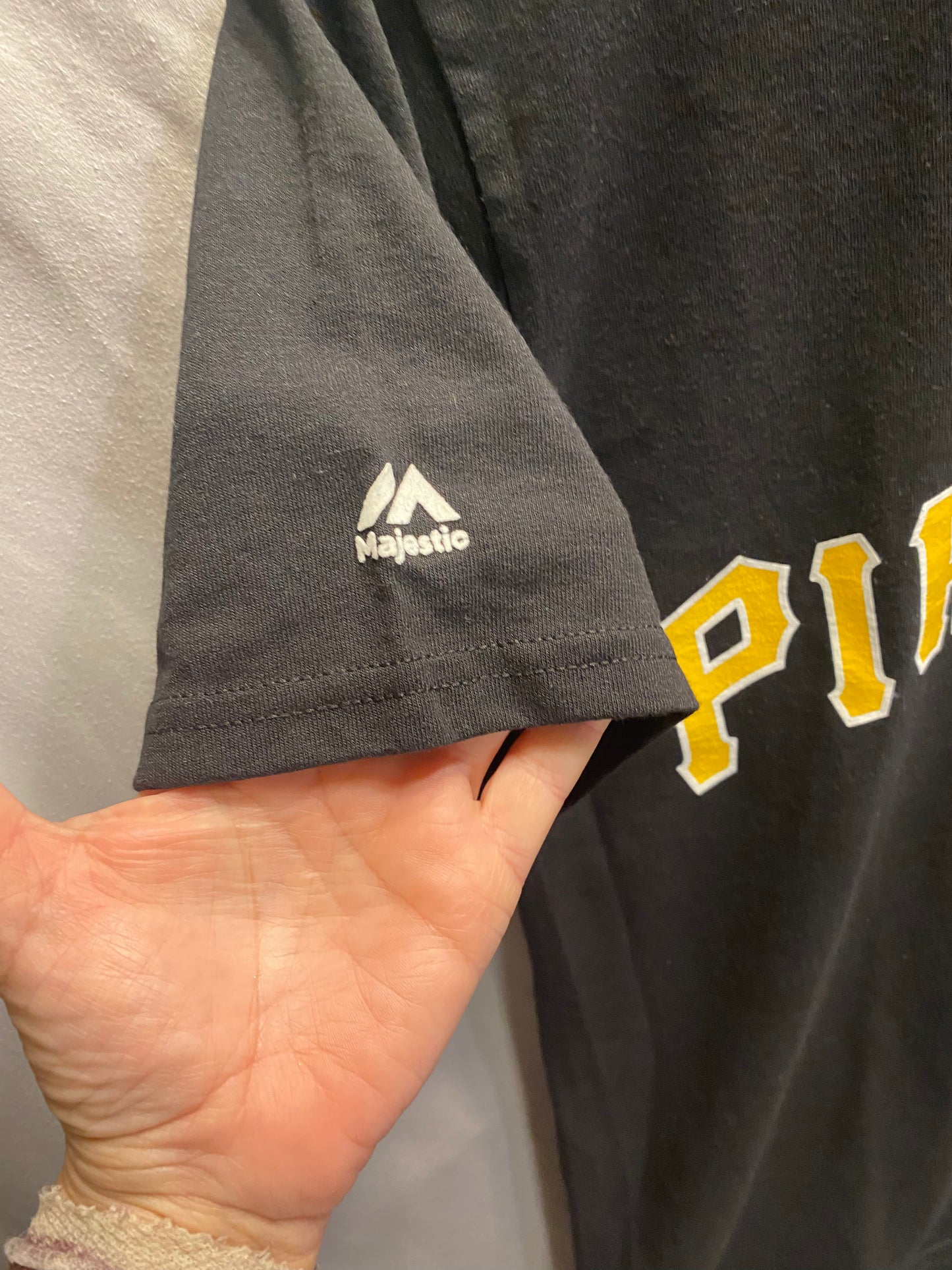 MLB Pittsburgh Pirates Men's Small T-Shirt  NWOT