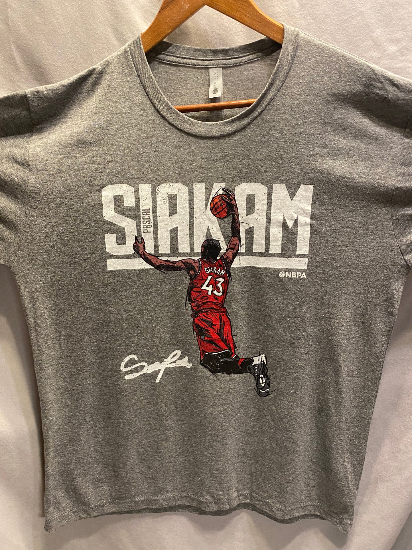 NBA Toronto Raptors Pascal Siakam Men's L T-Shirt  NWOT