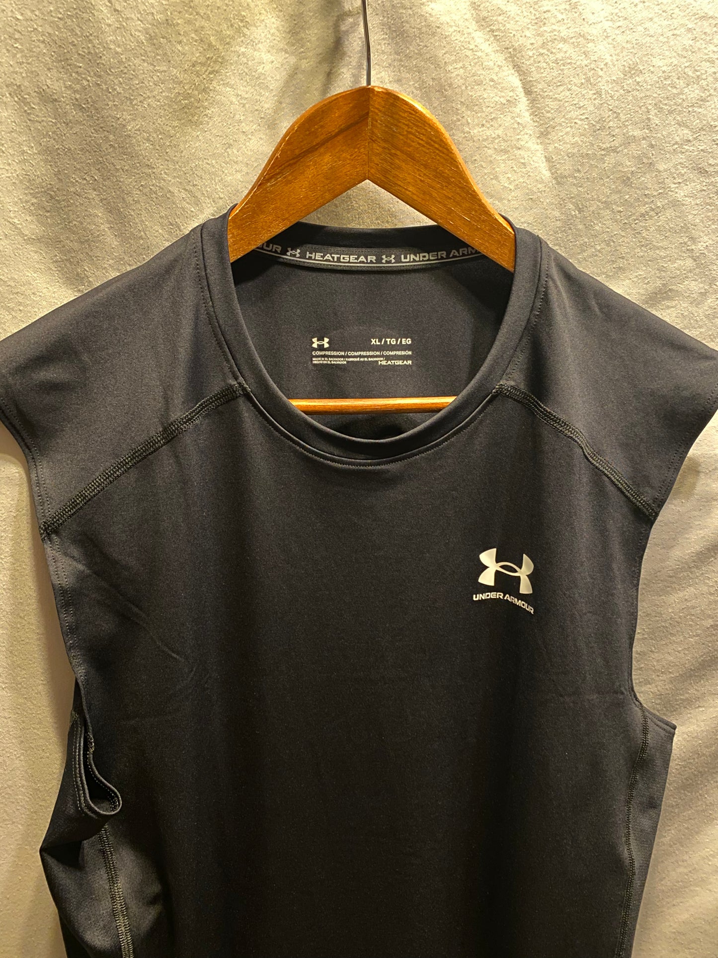Under Armour Men's XL Sleeveless Compression Heat Gear Shirt